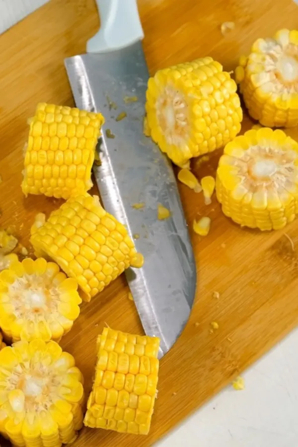 cutting sweet corn