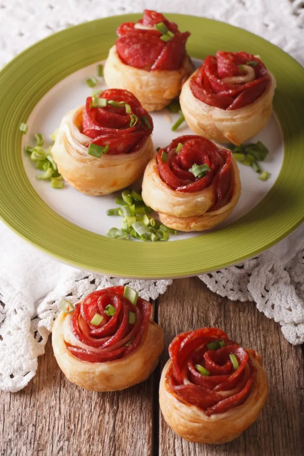 pizza rose bites on table