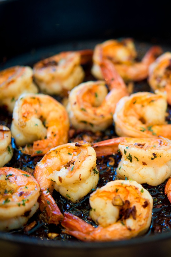 shrimp in skillet
